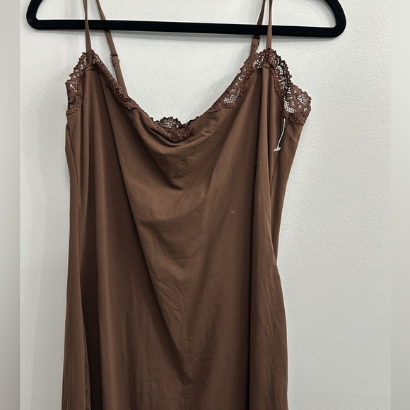SKIMS FITS EVERYBODY LACE LONG SLIP DRESS - Picture 8 of 9